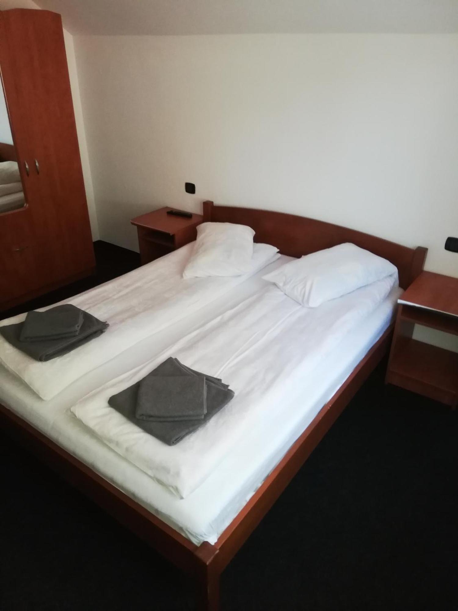 Hotel Cabana Cascada Cailor Borşa Habitación foto